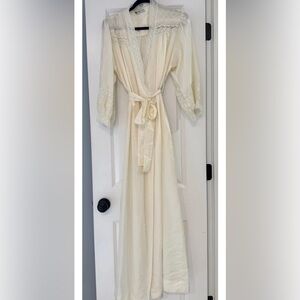 Christian Dior Lingerie Robe Ivory Lace Trim Vintage Silk Belted medium